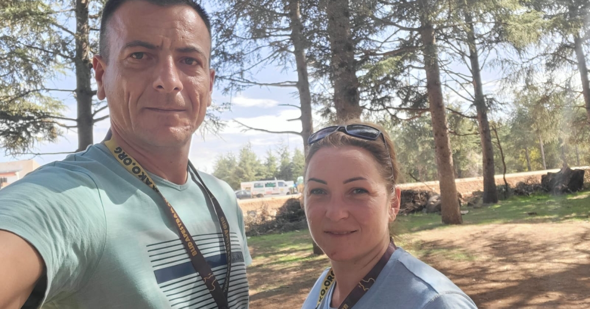 Székelyek Afrikában: Sándor és Orsolya tanszeradományokat is vitt egy ottani iskolába